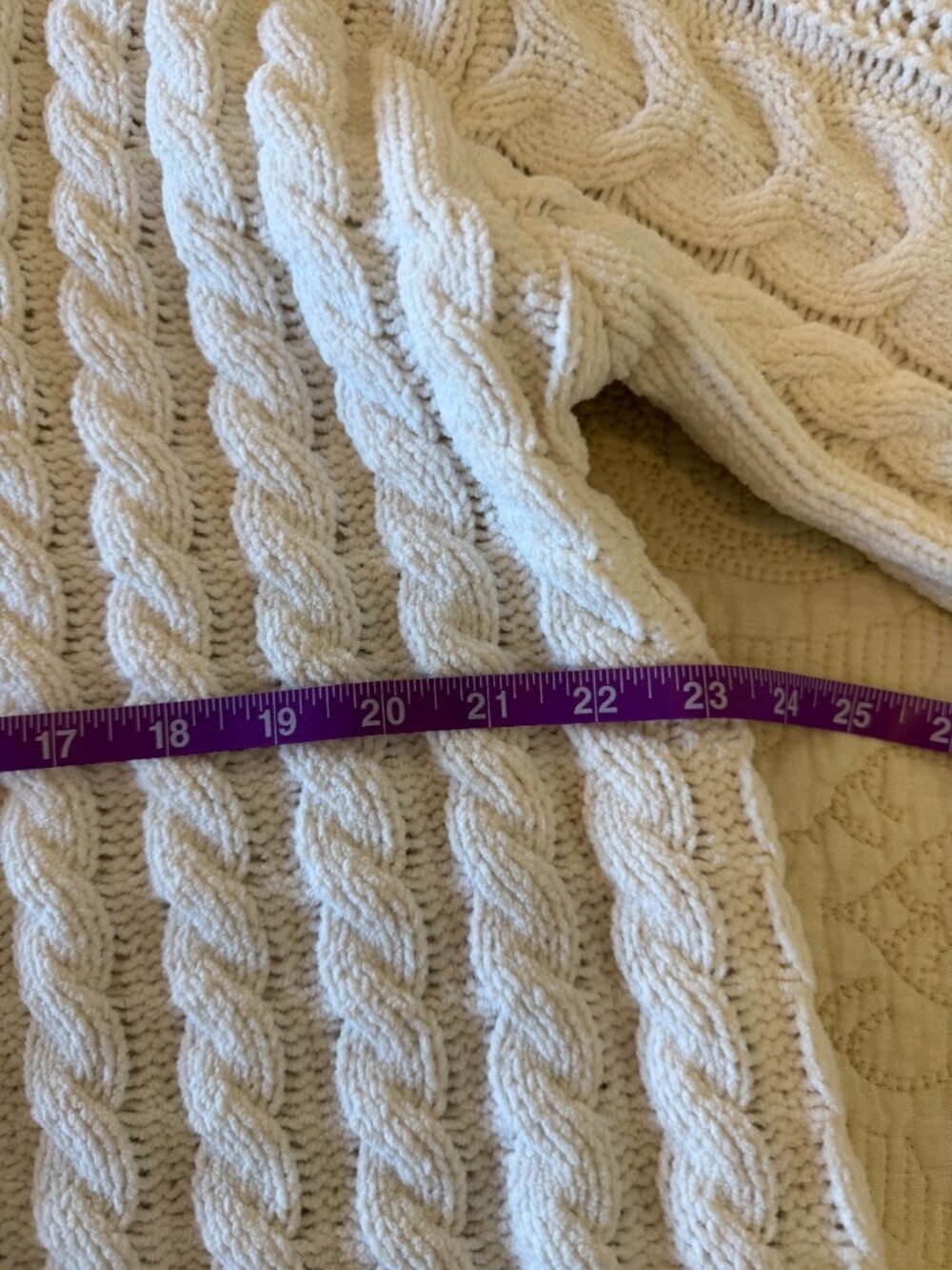 Cream chunky cable knit crewneck sweater. Size XXL - Picture 5 of 7